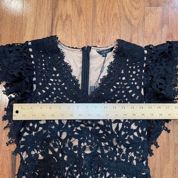 Black Lace Top NWT Size Small Romantic Lined - Picture 10 of 15